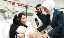 Bakan Göktaş'tan, yeni yılın doğan ilk bebeklerini ziyaret