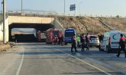 İşçileri taşıyan midibüs devrildi