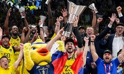 Fenerbahçe Beko, Göztepe Parkında Kutlama Yaptı