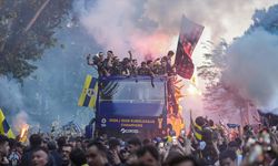 Fenerbahçe Beko, şampiyonluğunu taraftarıyla kutladı