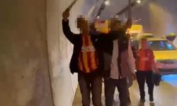 2 maganda taraftar döner bıçağıyla kutlamalara katıldı