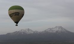 Anneler Günü için balonlu etkinliği