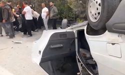 Arifiye'de otomobil ters döndü