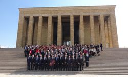 Bakan Bak ve Sporcular Anıtkabir’de