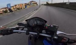Drift atan motosiklet devrildi