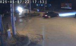 Drift atan otomobil kaza yaptı: yaralılar var