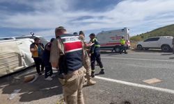 Elazığ'da Minibüs Takla Attı