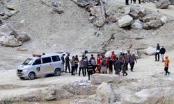 Endonezya’da taş ocağında göçük oluştu