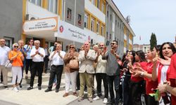 Eray Öğretmen 40 Yıllık Okuldan İzmir Marşı’yla Emekli Oldu