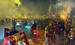 Galatasaray Taraftarları Şampiyonluğu Kutluyor