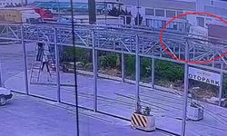 Kamyonet Park Halindeki Araçlara Çarptı