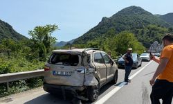 Kamyonet ve Cip Çarpıştı