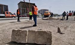 Kırıkkale'de taksi beton bariyere çarptı
