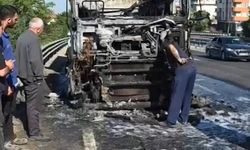 Kocaeli'de hafriyat kamyonunu alevler sardı