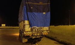 Otomobil Kamyonun Altına Girdi