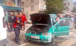 Otomobil Alev Aldı, İlk Müdahale Çevreden Geldi!