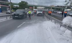 Zeytinburnu'nda TIR bariyerlere çarptı