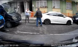 Hatalı parka kızıp aracının aynasını kırdı
