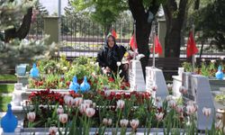 Şehit anneleri, Anneler Günü'nde evlatlarının mezarını ziyaret etti