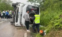 Öğrencileri taşıyan otobüs kaza yaptı
