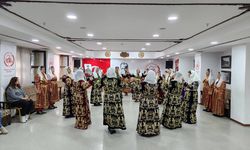 Türk Geleneklerini Öğrenmek İçin Geldiler