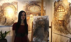 Hataylı ressam çizimlerini kahve ve çayla yapıyor