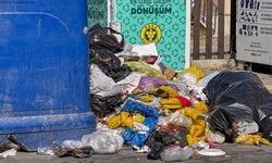 İzmir'de çöp yığınlarına tepki!