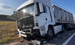 Nevşehir'de otomobil ve TIR çarpıştı