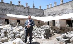 Tarihi Gön Han'da Restorasyon Sürüyor