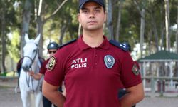 Atlı Polisler Sahilde