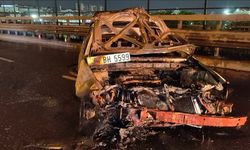 Bayrampaşa'da otomobili alevler sardı