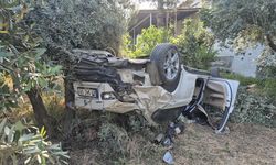 Otomobiliyle fabrika bahçesine uçtu