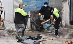 Eskişehir'de müstakil evden 2 kamyon çöp çıkarıldı