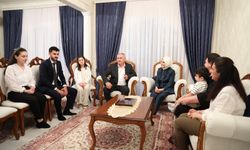Bakan Göktaş, Azerbaycan'da bir aileye konuk oldu