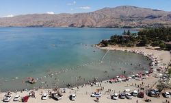 Yüzmek için girdiği suda öldü