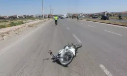 Aksaray’da ‘Dur’ İhtarına Uymayan Ehliyetsiz Motosikletli, Polise Çarptı