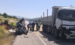 Sivas Akıncılar’da Kamyon Traktöre Çarptı: 1 Kişi Yaralandı
