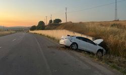 Alkollü sürücü beton bariyerlere çarptı