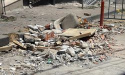 Binanın balkonu kötü, içeridekiler tahliye edildi