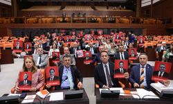 CHP'li Vekillerden TBMM'de Protesto