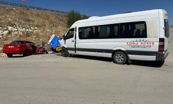 Çorum’da Yolcu Minibüsü ile Otomobil Çarpıştı, 8 Kişi Yaralandı