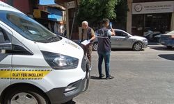 Dükkanının kepengine yazı yazanı vurdu