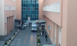 Eşini ve Kızlarını Bıçakladı, Camiye Kaçtı