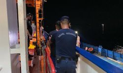 Gemide saklanan göçmenleri kaptan ihbar etti