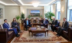 Özgür Özel Muhsin Şentürk'ü ziyaret etti
