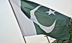 Pakistan'da çöken binada ölenleri sayısı arttı