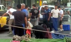 Pazarda başına demir düştü, yaralandı