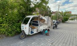 Polise Yakalandı Namaza Durdu