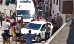Ambulansa park halindeki araç engeli!