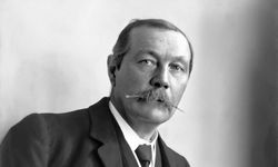 Sherlock Holmes'ün Yaratıcısı: Arthur Conan Doyle